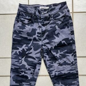 Levi's Black and Gray Camouflage Skinny Jeans